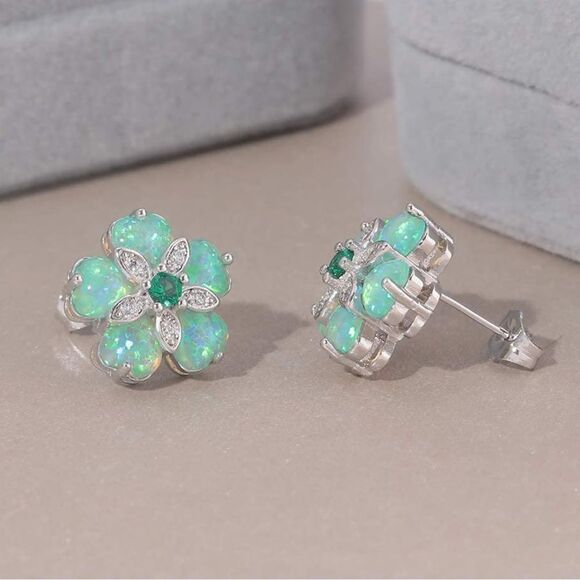 925 Sterling Silver with Green Fire Opals and Green Quartz Flower Stud Earrings - Picture 4 of 6